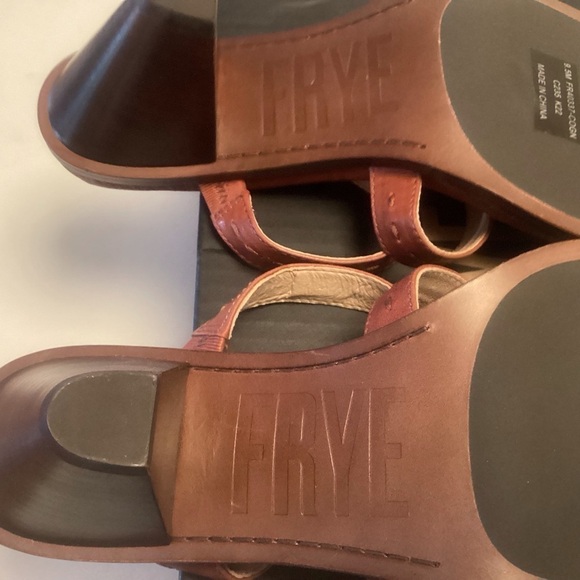 Frye Estelle Leather Strappy Stack Heeled Y2K Boho Slide Sandals  Cognac NIB 9.5 - Picture 10 of 10